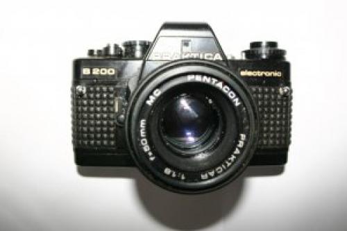 1979 Praktica B 200 35mm SLR Camera With Pentagon 1:1,8 f-50mm MC Lens