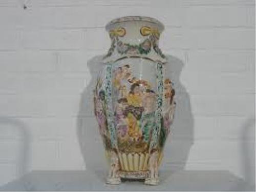 Antiques; Very large Italian Capot di monte vase towards 1950