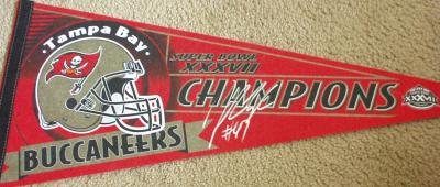 John Lynch autographed Tampa Bay Buccaneers Super Bowl 37 Champions pennant