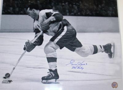 Gordie Howe autographed Detroit Red Wings 16x20 poster size photo inscribed Mr. Hockey