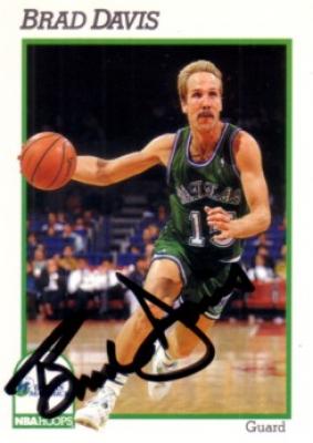 Brad Davis autographed Dallas Mavericks 1991-92 Hoops card