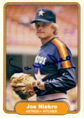 Joe Niekro autographed Houston Astros 1982 Fleer card