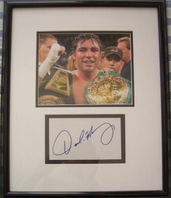 Oscar De La Hoya autograph framed with 8x10 boxing photo
