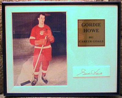 Gordie Howe autograph framed with Detroit Red Wings 5x7 photo