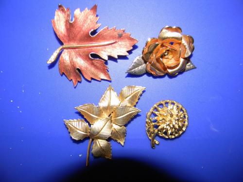 Set of four vintage pins