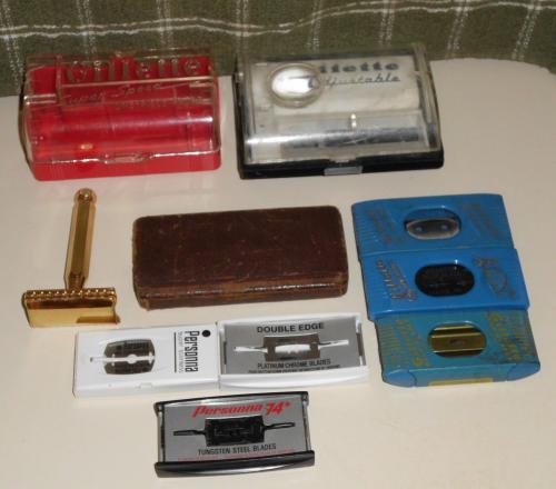 Assorted lot of vintage shaving items