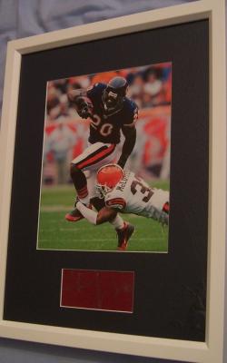 Thomas Jones autograph matted & framed with Chicago Bears 8x10 action photo