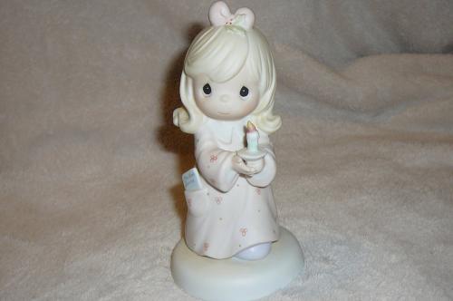 "SHARING THE LIGHT OF LOVE" 272531 Girl Figure Holding Candle Precious Moments