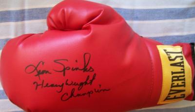 Leon Spinks autographed Everlast leather boxing glove inscribed Heavyweight Champion