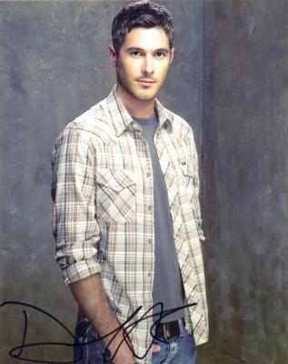 Dave Annable autographed 8x10 photo