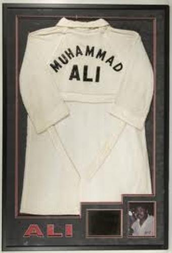 Memorabilia; Muhammad Ali 1970 boxing robe