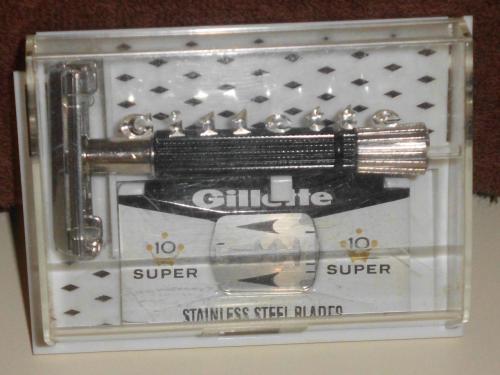 1972 Gillette Black Handle Super Speed w Case and Blades