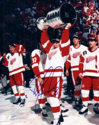 Igor Larionov autographed Detroit Red Wings 8x10 Stanley Cup photo