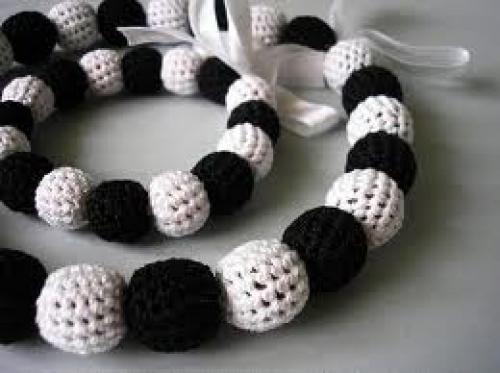 Black & White Necklace