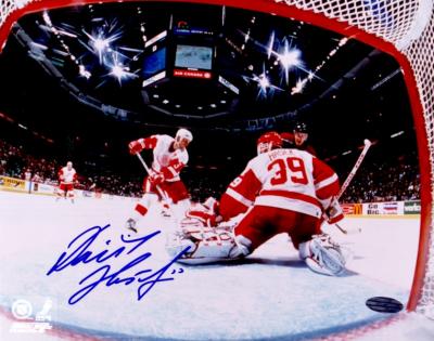 Dominik Hasek autographed Detroit Red Wings 8x10 photo (Steiner)