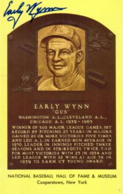 Early Wynn autographed Baseball Hall of Fame plaque postcard