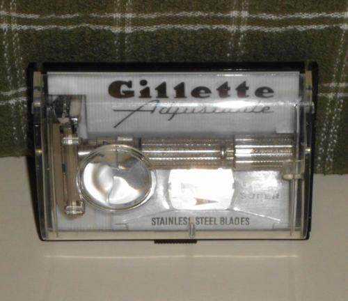 1959 Gillette Fatboy w Original Case and Blades
