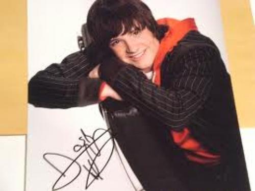 Josh Hutcherson Autograph by ~StaticStorm1728 on deviantART